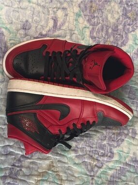 Nike Red and Black High-Top Basketball Sneakers size 9